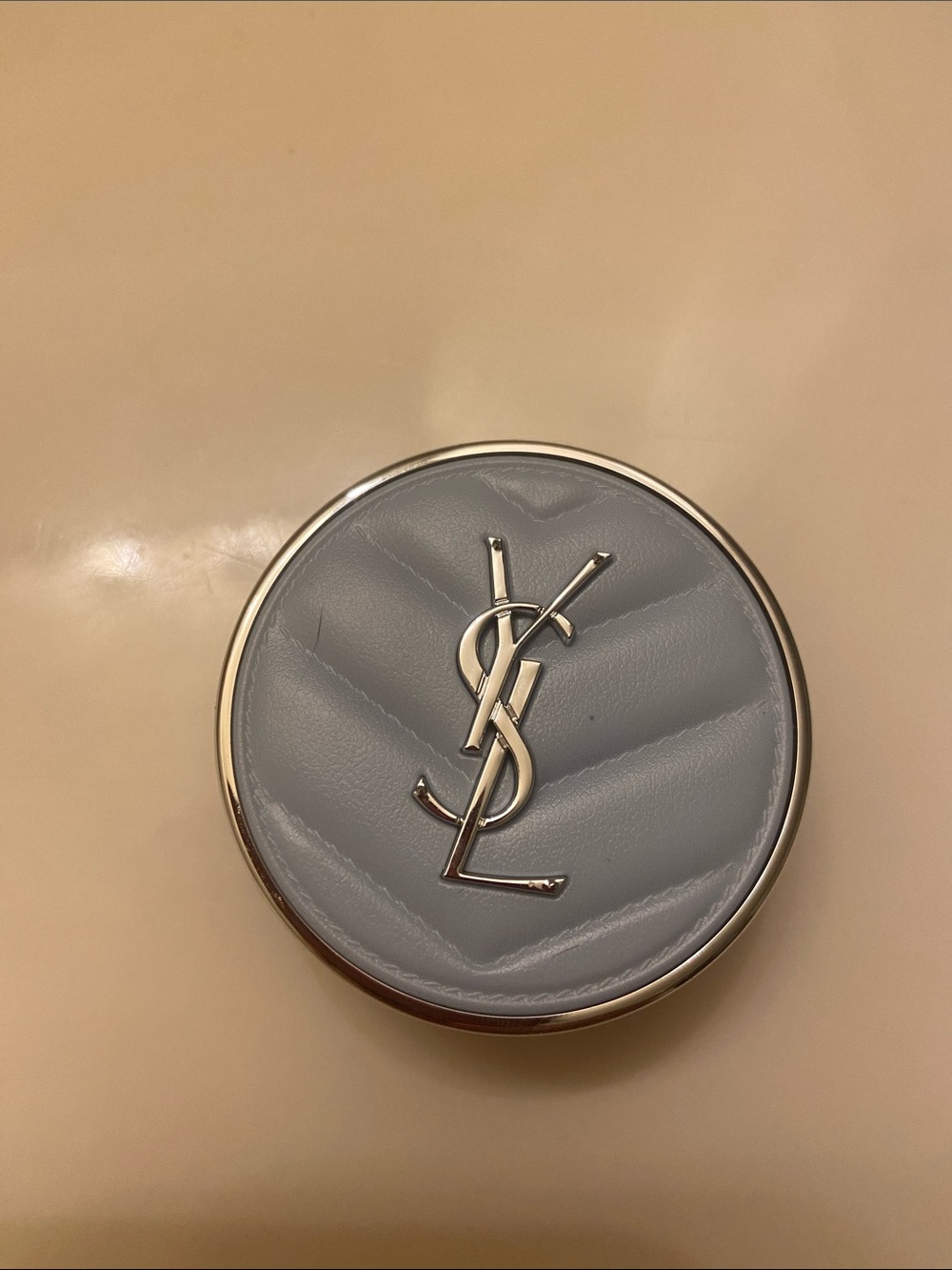 Yves Saint Laurent Radiant Gold Cushion All Hours Blur Small Compact - Picture 4 of 6